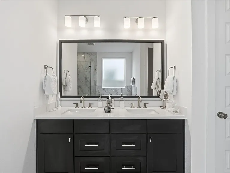 8022 Hingham Ln — Photo 18