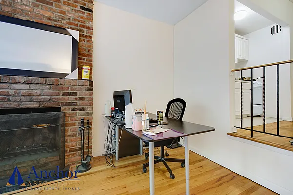 Rented by Anchor Associates | media 15