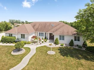 9059 Schillton Dr, Saint John, IN 46373