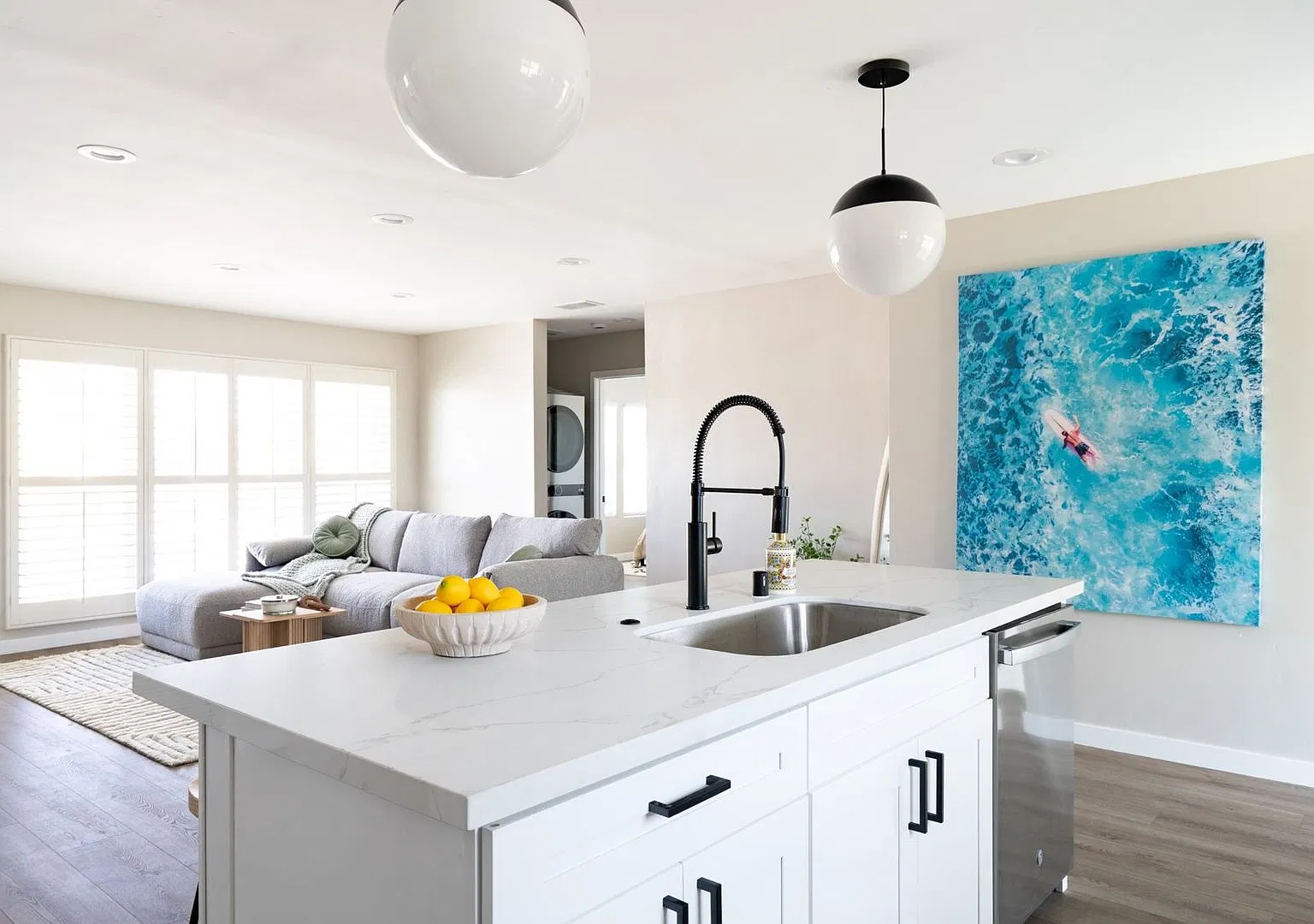Stunning 4 Bed / 2 Bath with Chef's Kitchen, In-Unit Laundry and Shared Backyard Retreat — Photo 2