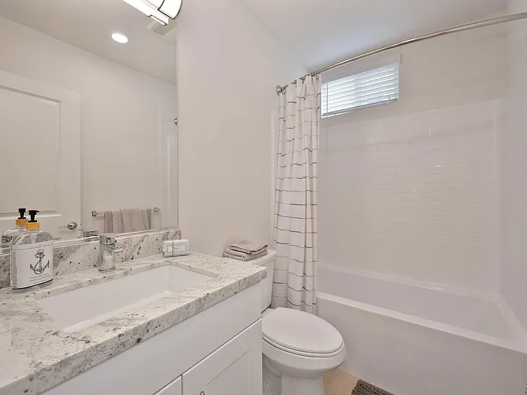 River Gate Townhomes — Photo 14