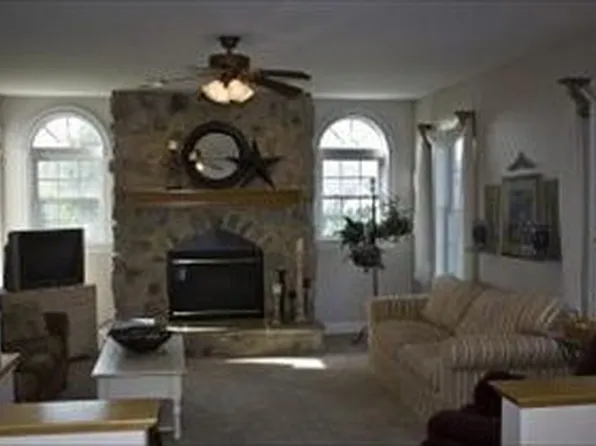106 Buckingham Ln, Gordonville, PA 17529
