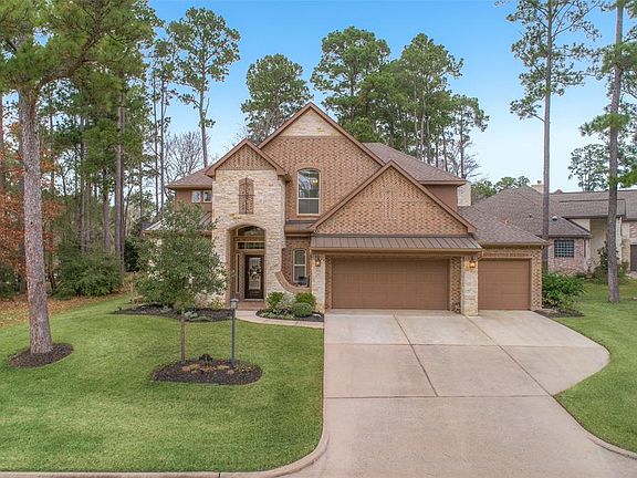 Attractive 3 car garage home nestled in the beautiful Bentwater community.