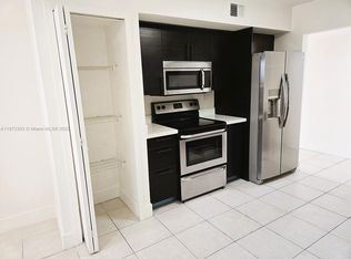 8517 NW 7th St APT 401, Miami, FL 33126