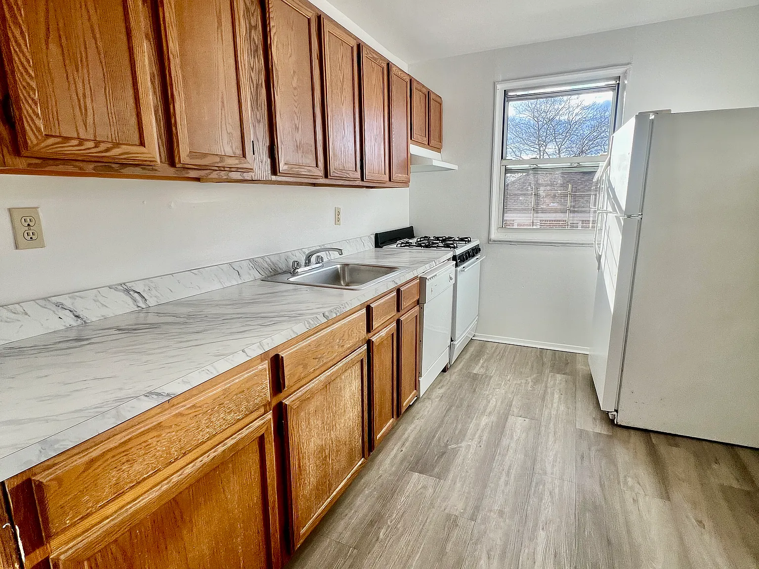 3 bed, 995 sqft, $2,849 — Photo 1