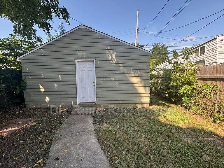 67 S McGee St — Photo 3