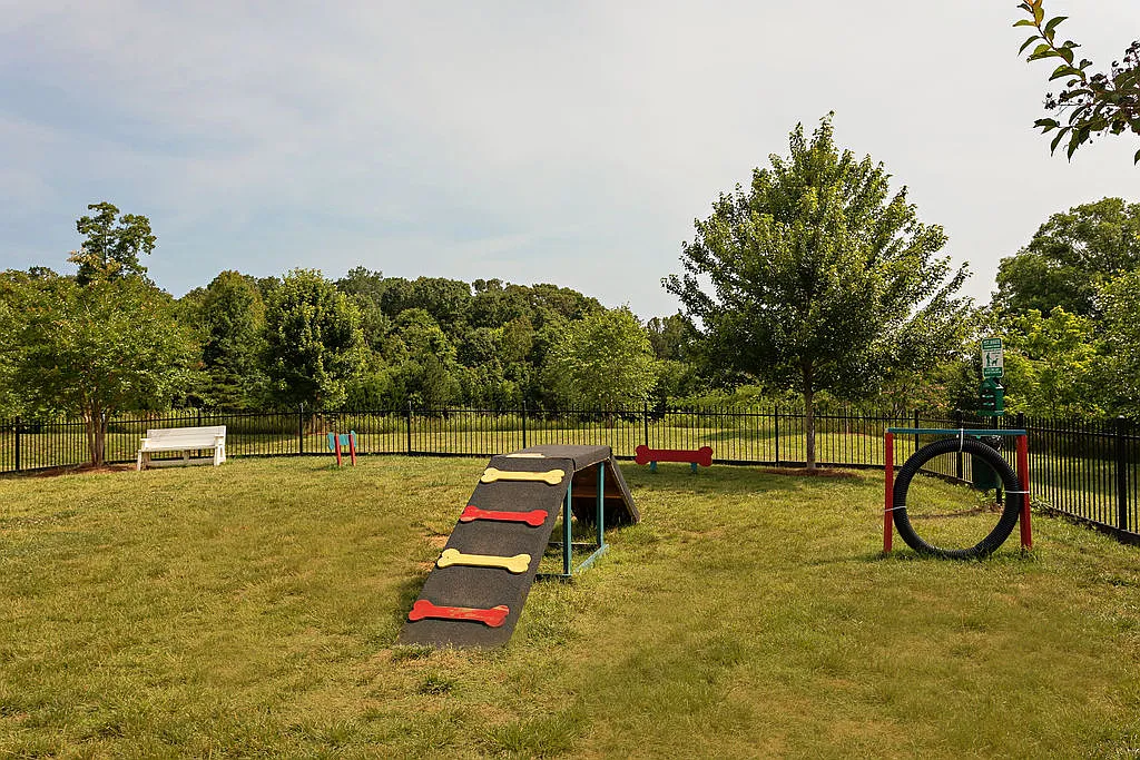 The Pointe at Robinhood Village — Photo 2