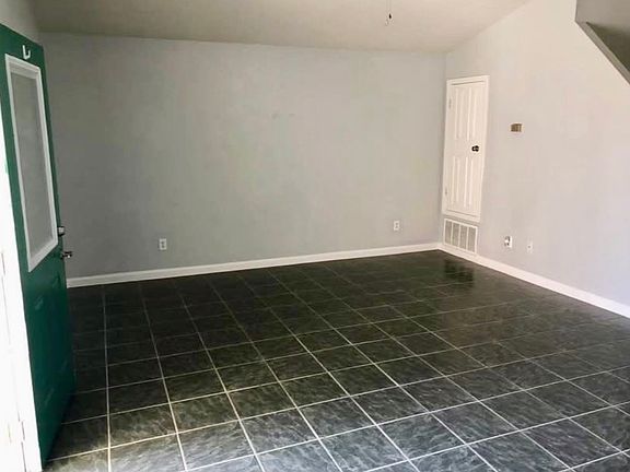3rd image of 5377 Chatham Ave