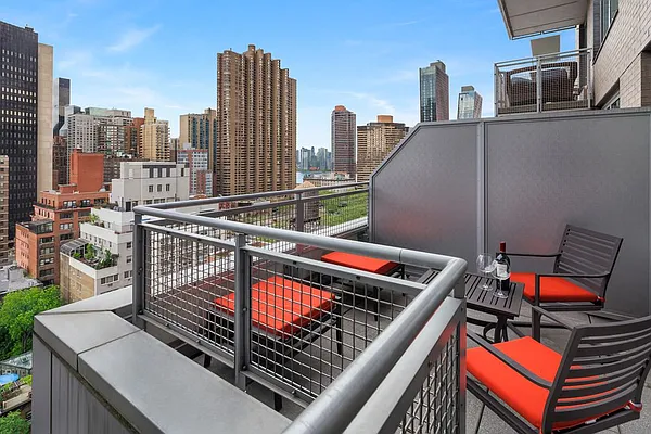 Sold by Triplemint | media 6