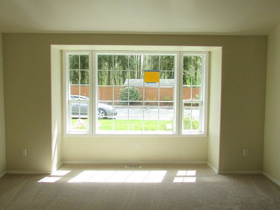 4th image of 10512 238th Avenue Ct E