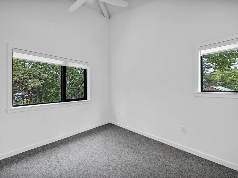 2403 Wilson St — Photo 12