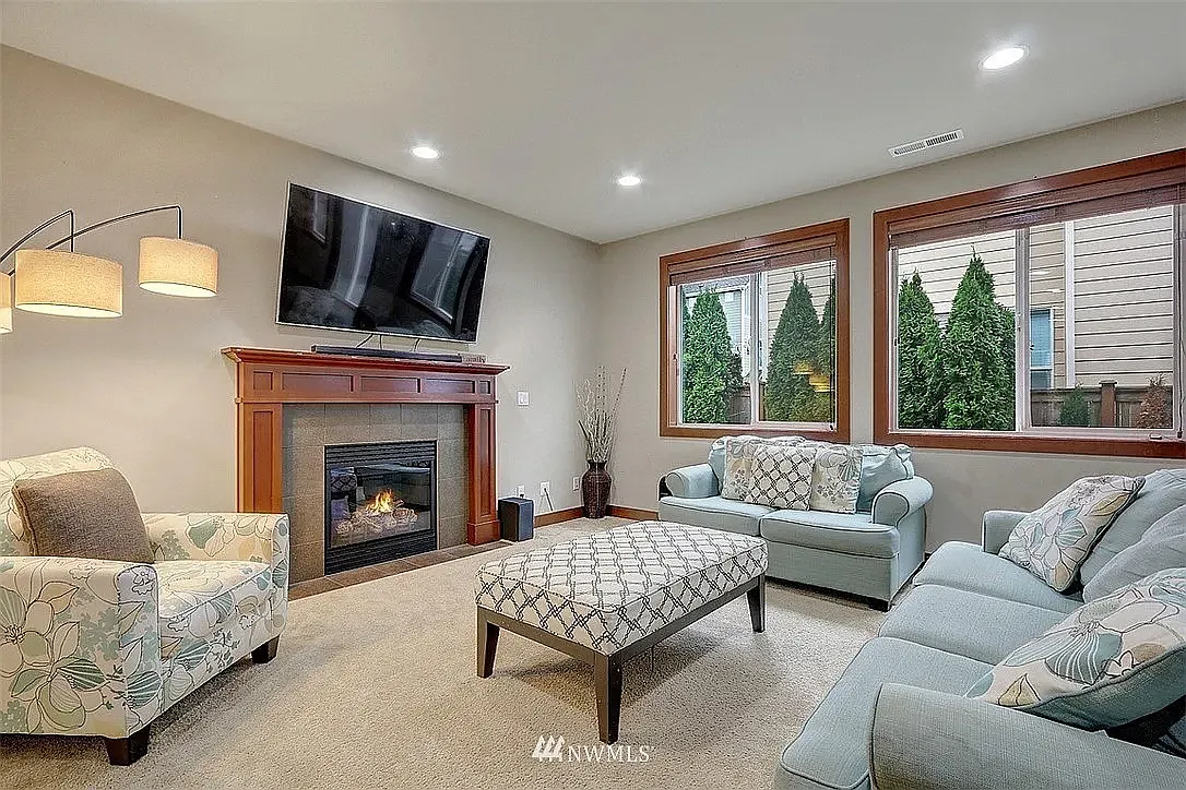 5 bed, 2315 sqft, $4,000 — Photo 3