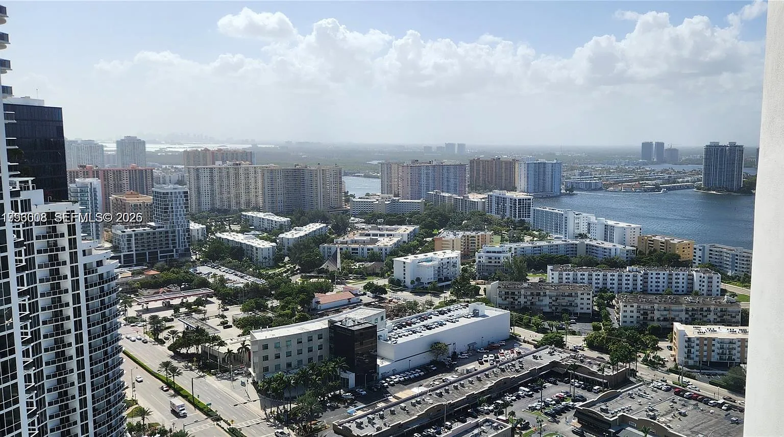Trump Royale Condo — Photo 1
