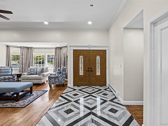 3rd image of 9 Weaver Lane