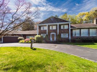 21 Saxony Dr, Trumbull, CT 06611