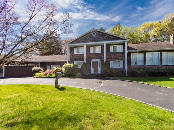 21 Saxony Drive, Trumbull, CT 06611