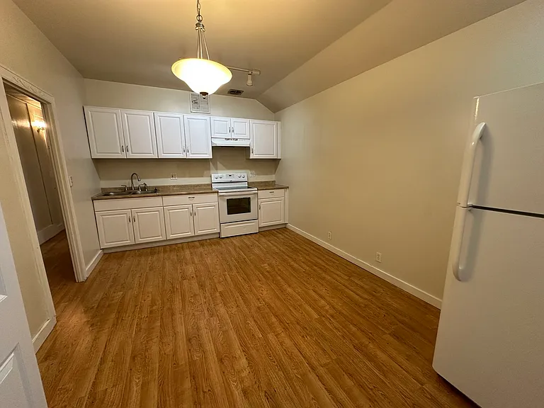 46 N Stewart St #F — Photo 13