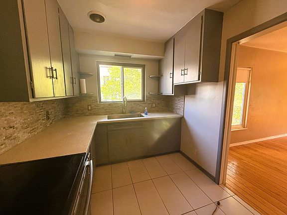 5th image of 2515 Ivy Dr APT 3