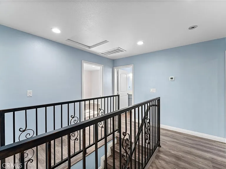 435 Cerritos Ave — Photo 18