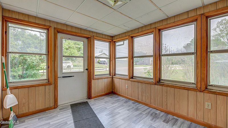 4th image of 1123 River Road