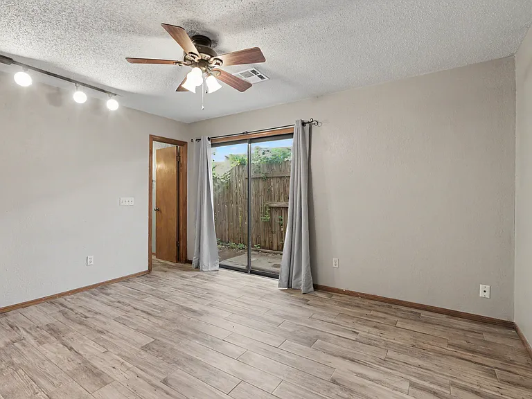 505 NW 137th St — Photo 3
