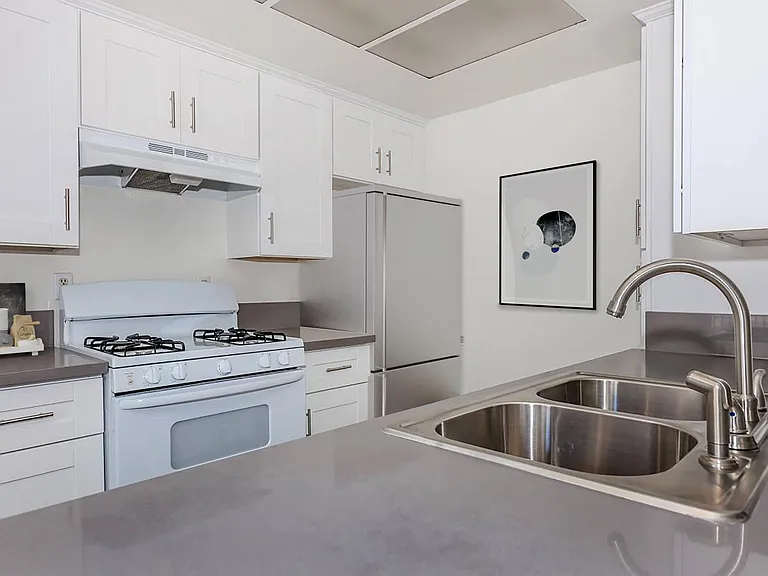 * Photos have been virtually staged for illustrative purposes. The furnishings, decor, and certain visual elements shown may not be present in the actual apartment.