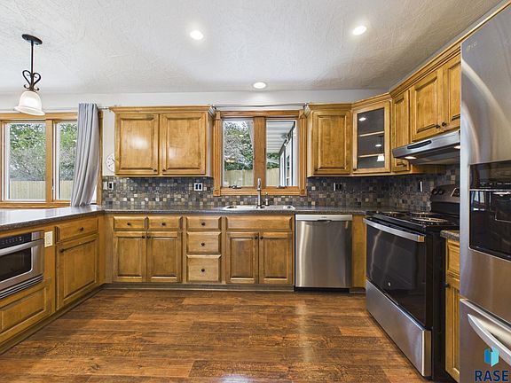 4th image of 2205 W Larkin Dr