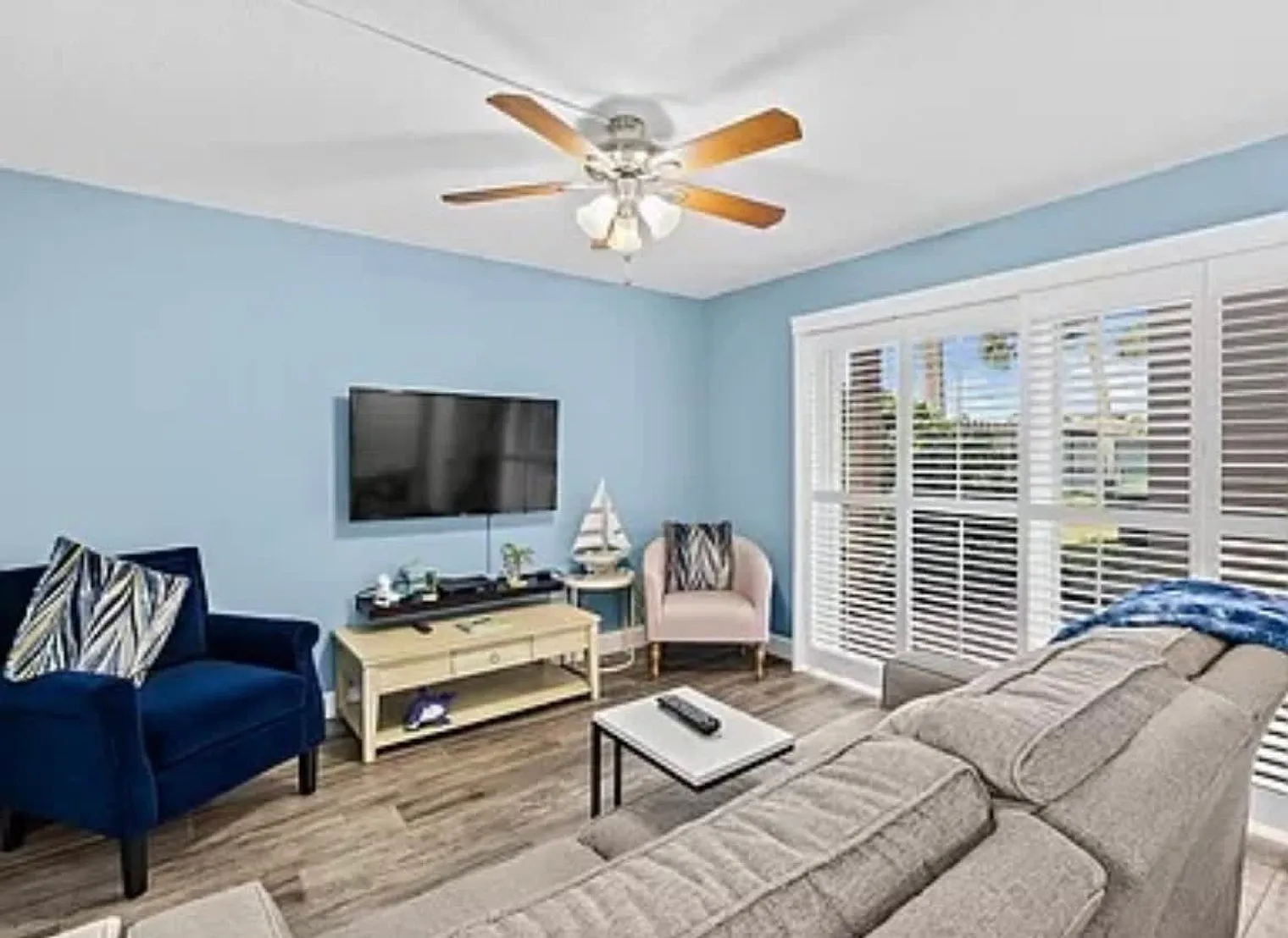 2 bed, 1.0 bath, $2,502 — Photo 2