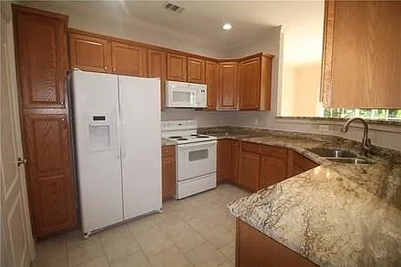 3 bed, 2.5 bath, 1796 sqft, $2,200 — Photo 4