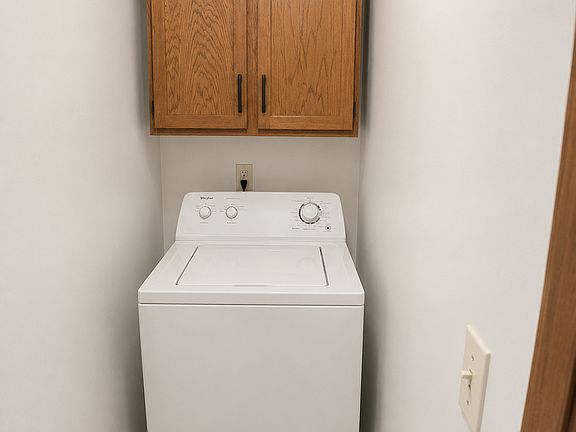 4th image of 660 E Lakeside Dr