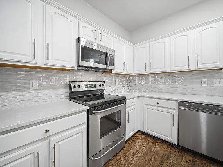 17059 Commons Creek Dr — Photo 15