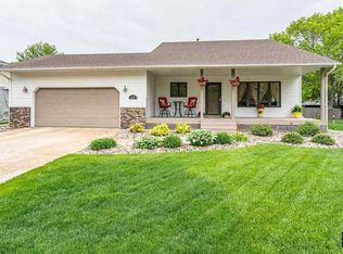 2209 S Dover Dr, Sioux Falls, SD 57106