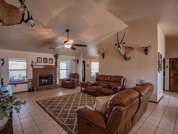 4th image of 3871 Basswood Dr