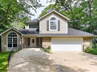 4 Banbury Ct, Streamwood, IL 60107