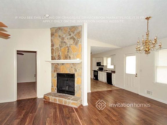 4th image of 2489 Forestdale Dr