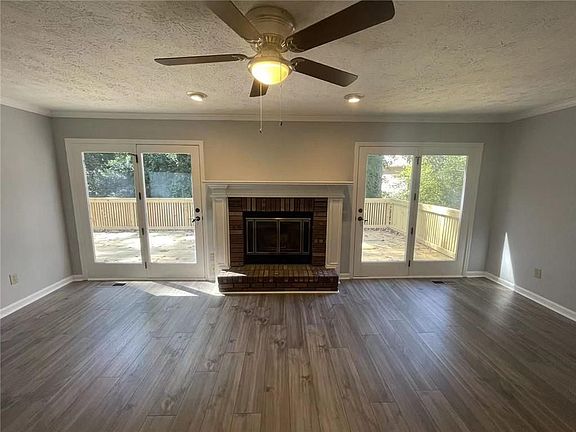 5th image of 4937 Willow Ln