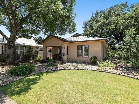3rd image of 317 W San Antonio St