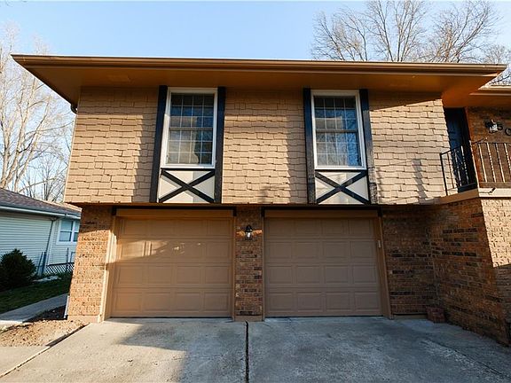 4th image of 504 NE Johnston Dr