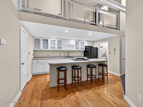 3rd image of 221 S Hancock St #B