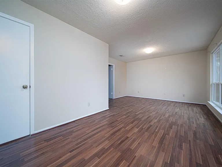 2411 Gunston Ct — Photo 11
