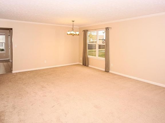 4th image of 304 E Clear Lake Ln