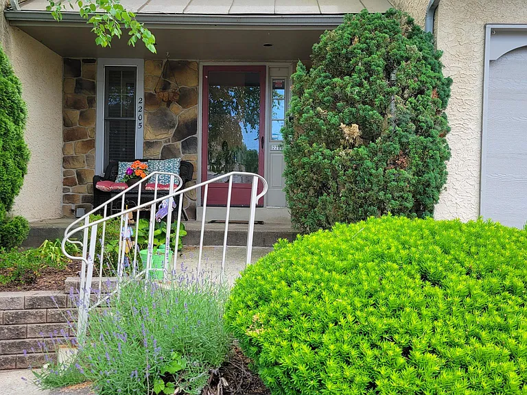 2205 Leeds Ct #2205 — Photo 2