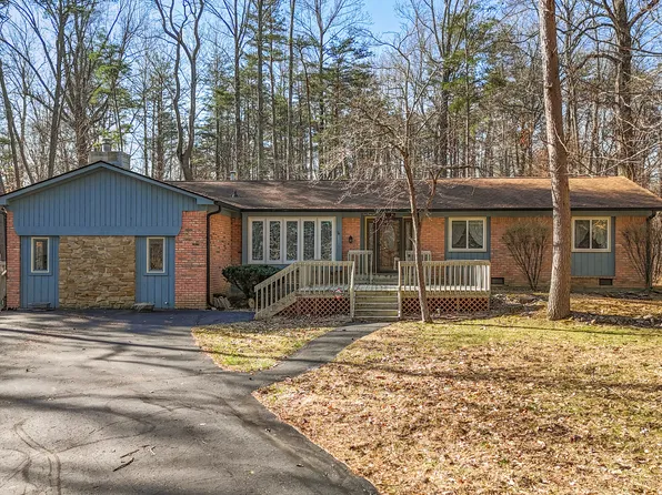 8172 S Shoreview Dr, Trafalgar, IN 46181