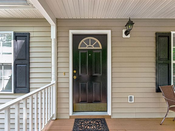 3rd image of 15 Blackwood Ln