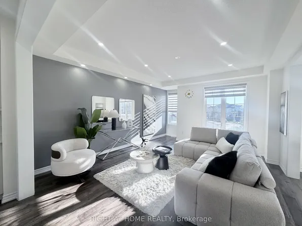 1222 Rose Way #21, Milton, ON L9E 1P1