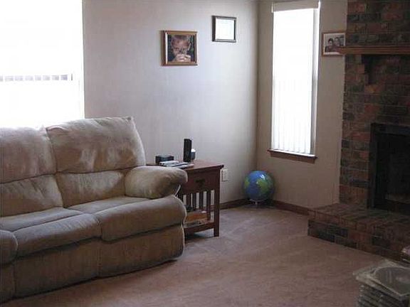 5th image of 819 Amberway Dr