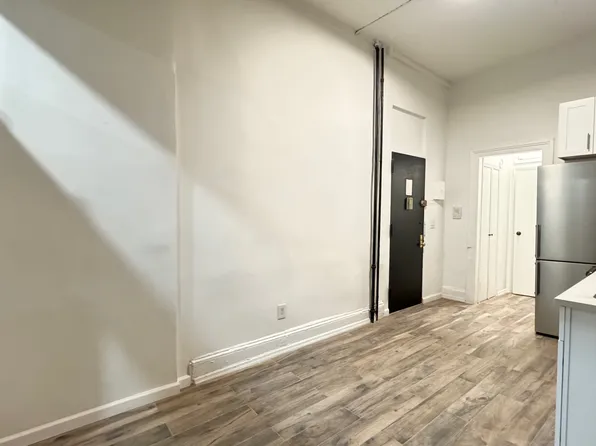 206 East 6th Street image 3 of 13