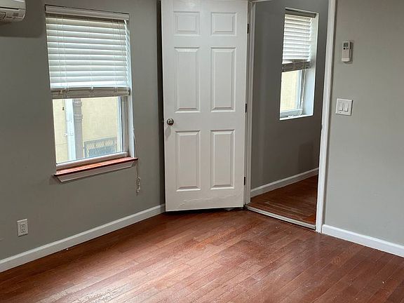 5th image of 427 W Girard Ave #10596783