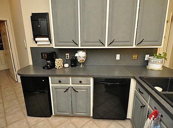 4th image of 714 Harbour Town Dr