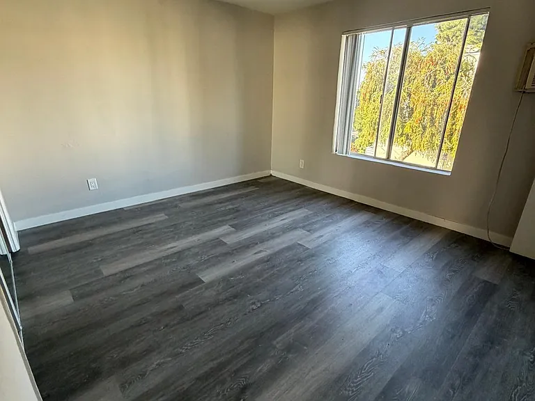 5354 Yarmouth Ave — Photo 22